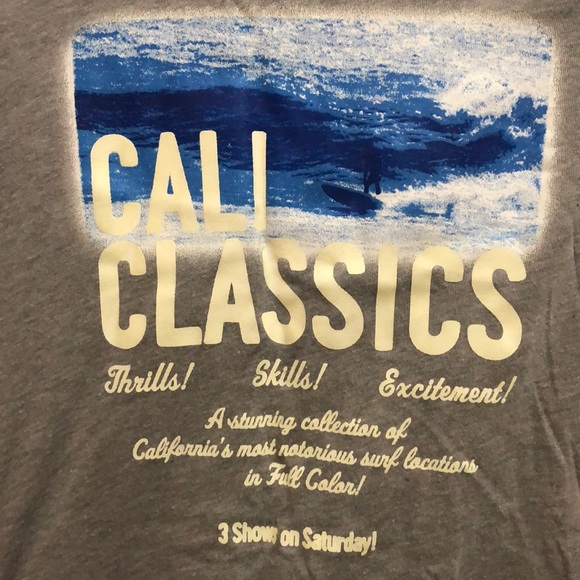 Hollister Gray (with graphics) Top! - Picture 3 of 3